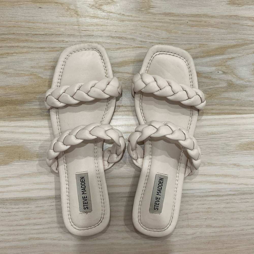 Steve Madden flat sandals. Size 7.5